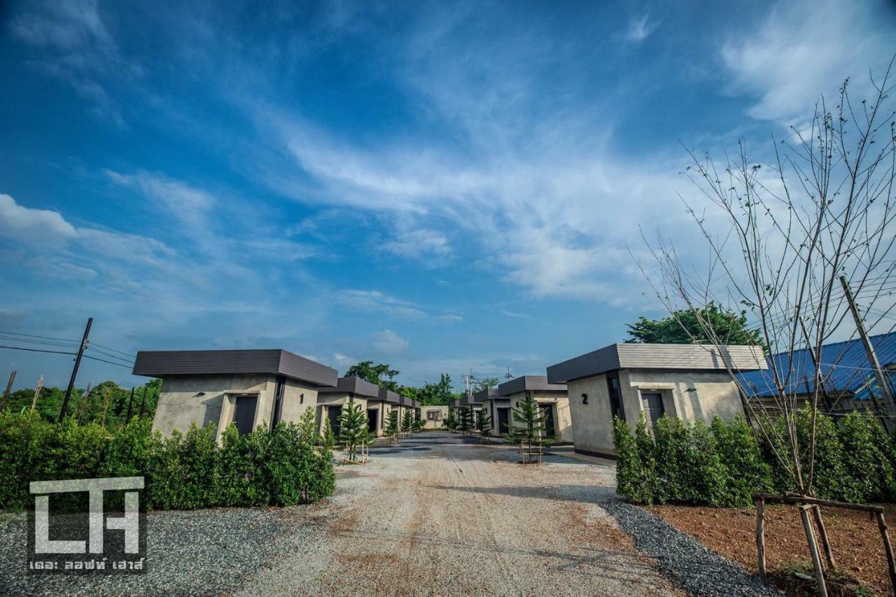 The Loft House Sakaeo Hotel Watthana Nakhon Bagian luar foto