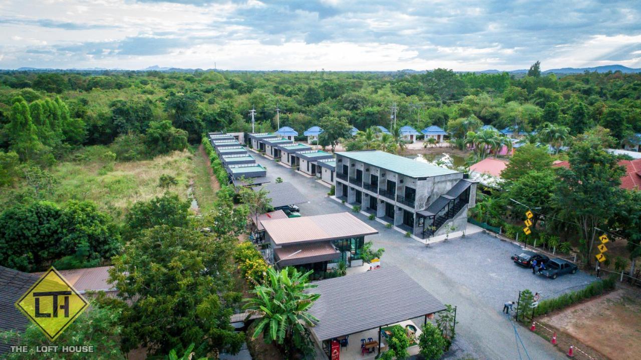The Loft House Sakaeo Hotel Watthana Nakhon Bagian luar foto