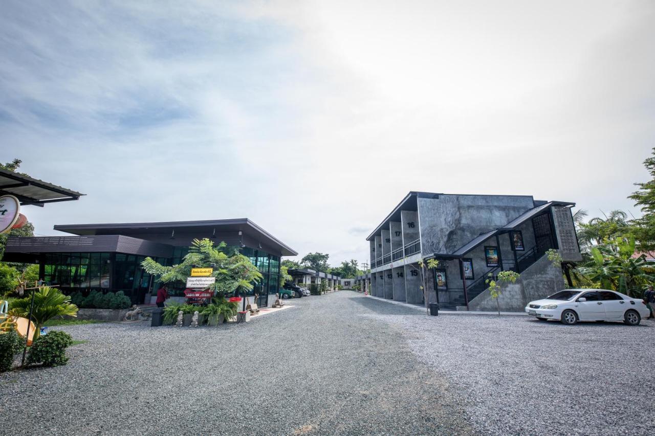 The Loft House Sakaeo Hotel Watthana Nakhon Bagian luar foto