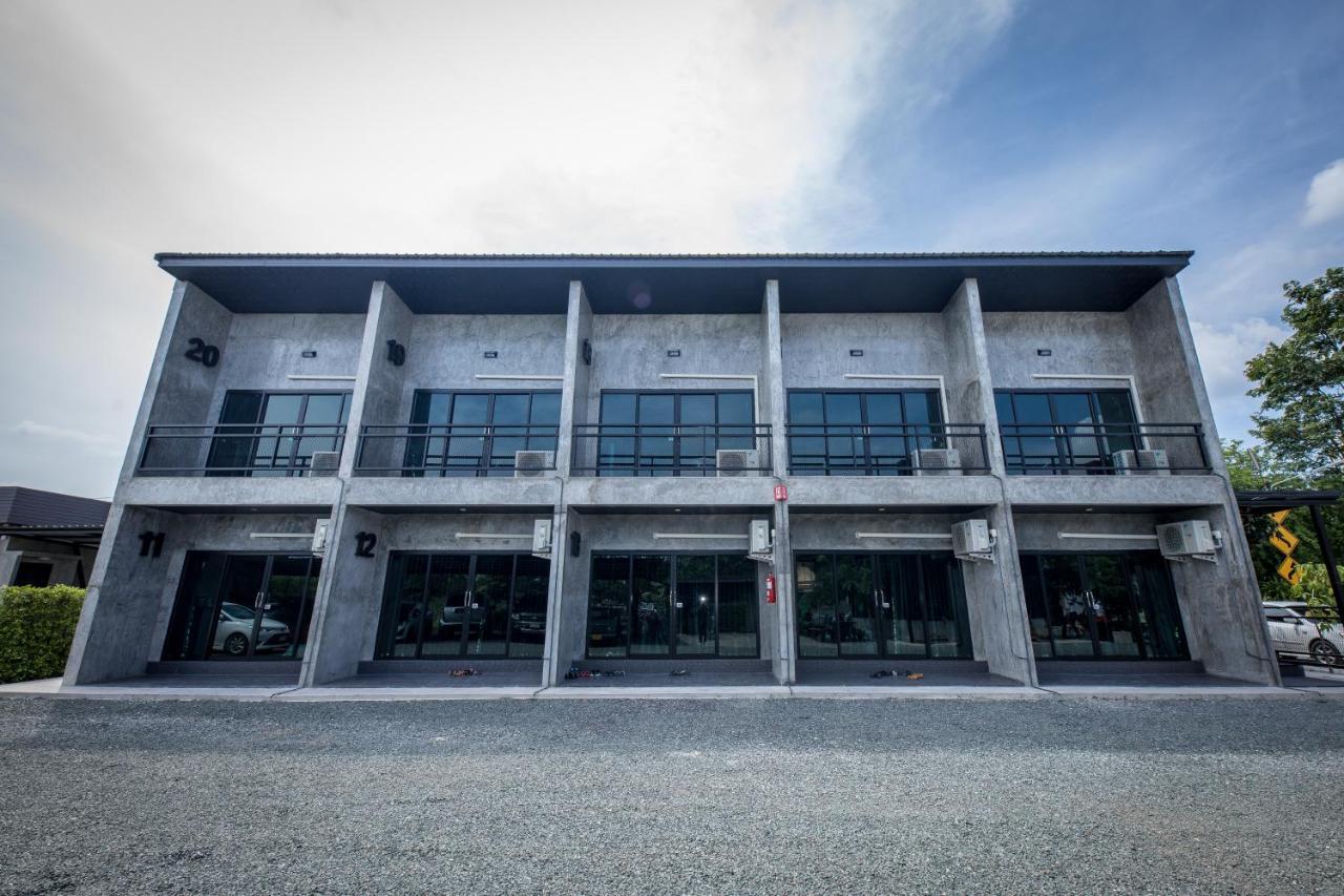 The Loft House Sakaeo Hotel Watthana Nakhon Bagian luar foto